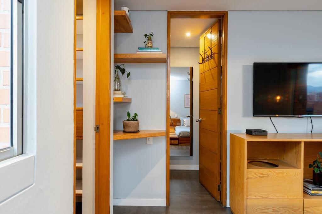 El Poblado, Finisterre Ap 801 *